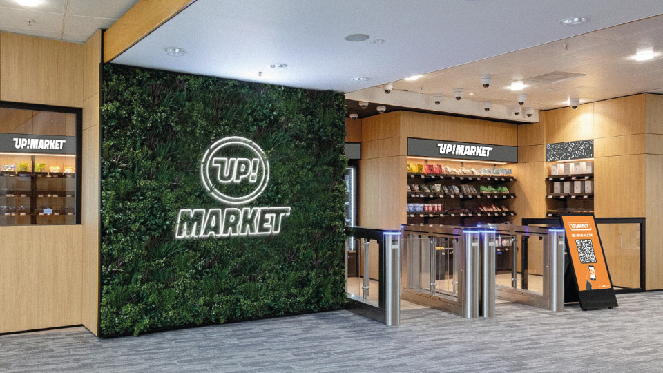 Customer shopping in smart store with mobile and Scan and Buy software